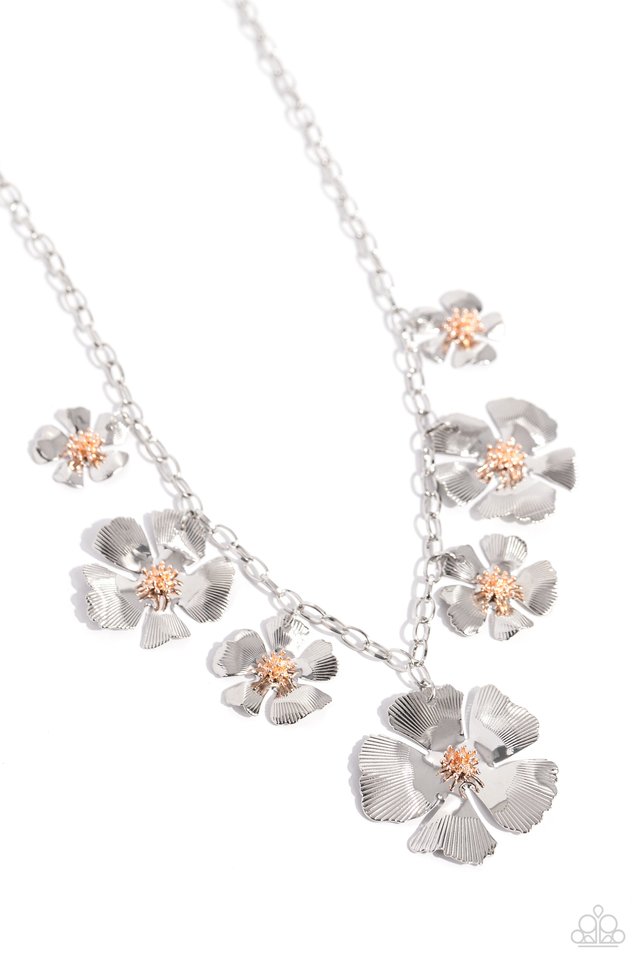 Paparazzi silver deals flower necklace