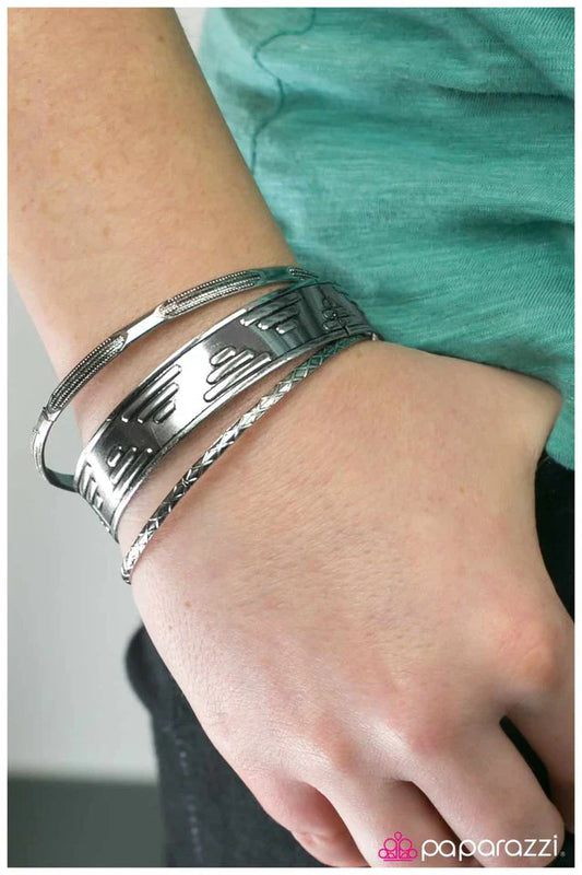 Pulsera Paparazzi ~ Montezuma - Plata