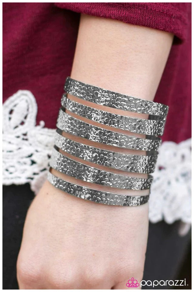 Pulsera Paparazzi ~ Nomad - Plata