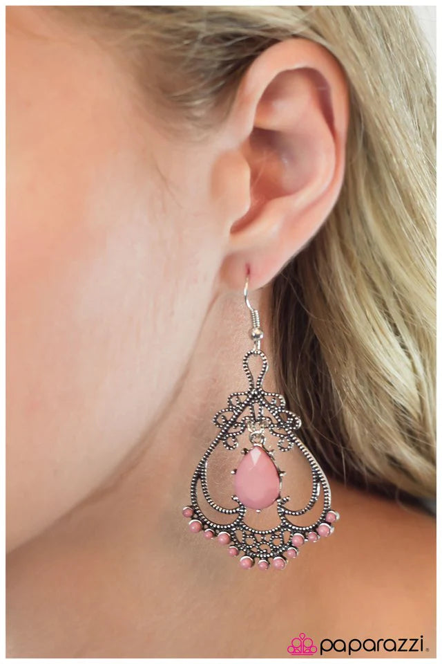 Paparazzi Earring ~ Queen Of Spades - Pink