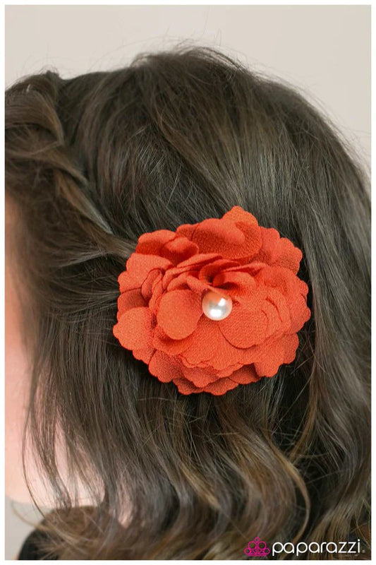 Accesorios para el cabello de Paparazzi ~ He Loves Me - Naranja