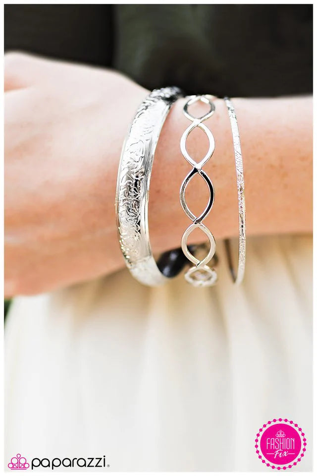 Pulsera Paparazzi ~ Hiedra venenosa - Plata