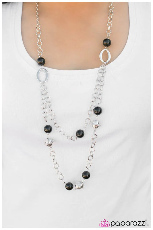 Paparazzi Necklace ~ Go Down In History - Black
