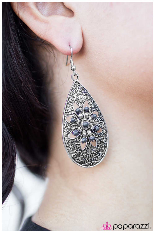 Paparazzi Earring ~ Day By Day - Silver