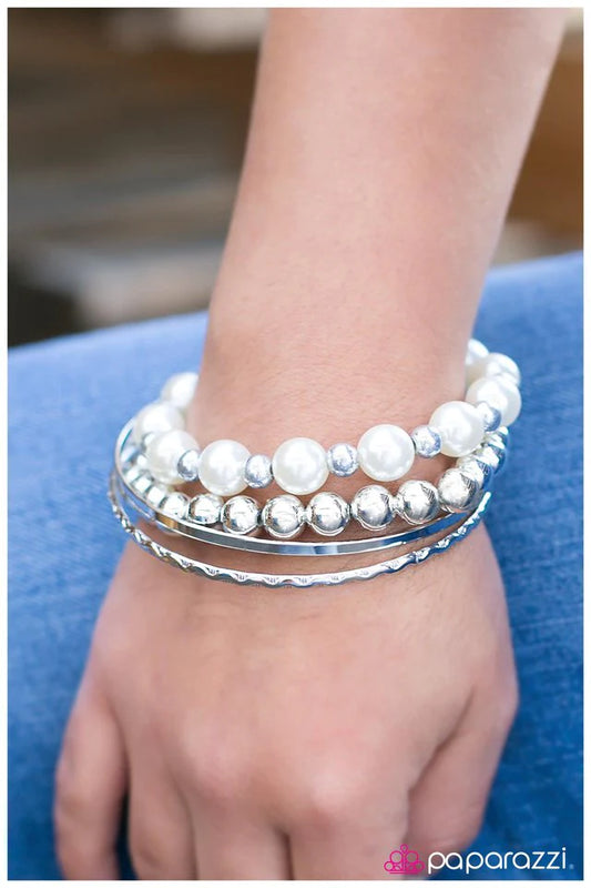 Pulsera Paparazzi ~ The Millennial - Blanco