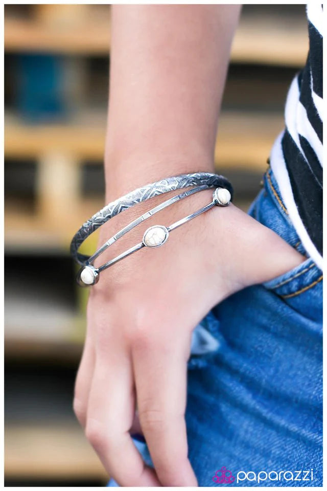 Pulsera Paparazzi ~ Stonehenge - Blanco