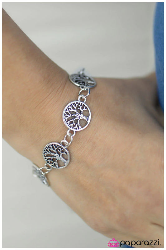 Pulsera Paparazzi ~ Día del Árbol - Plata