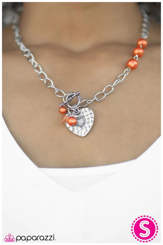 Collar Paparazzi ~ El corazón del asunto - Naranja