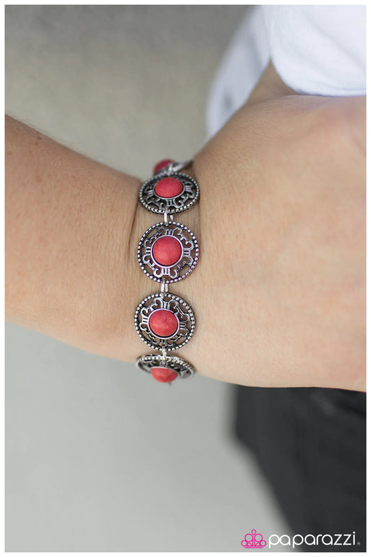 Pulsera Paparazzi ~ Siempre a la moda - Rojo