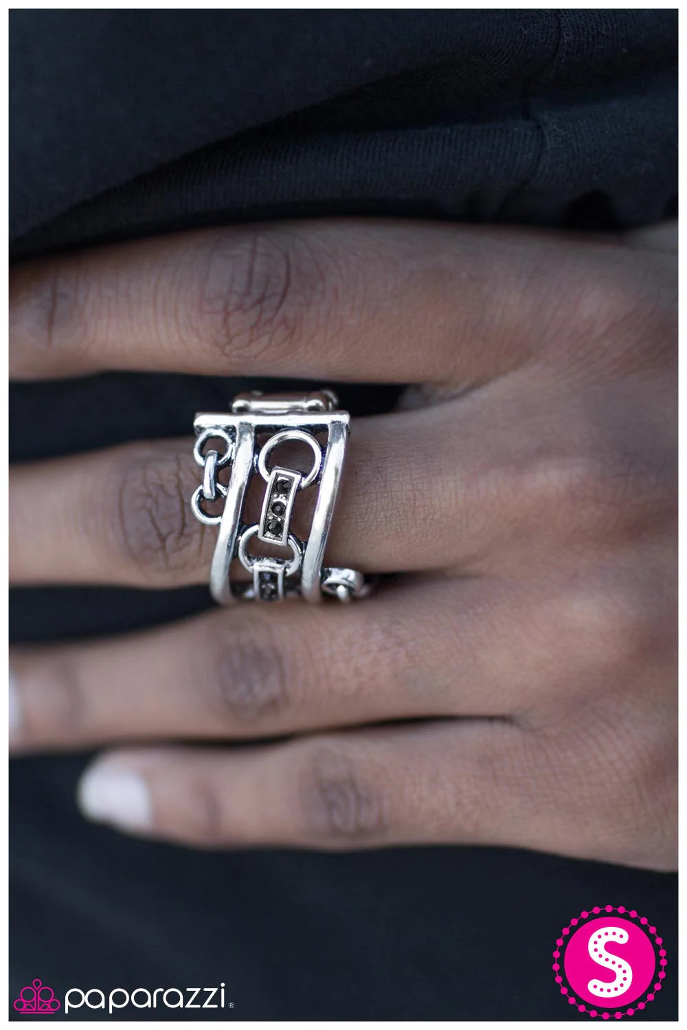 Paparazzi Ring ~ Make Me Sway - Black