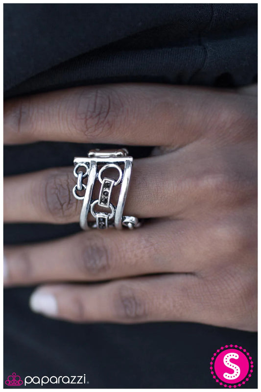 Paparazzi Ring ~ Make Me Sway - Black