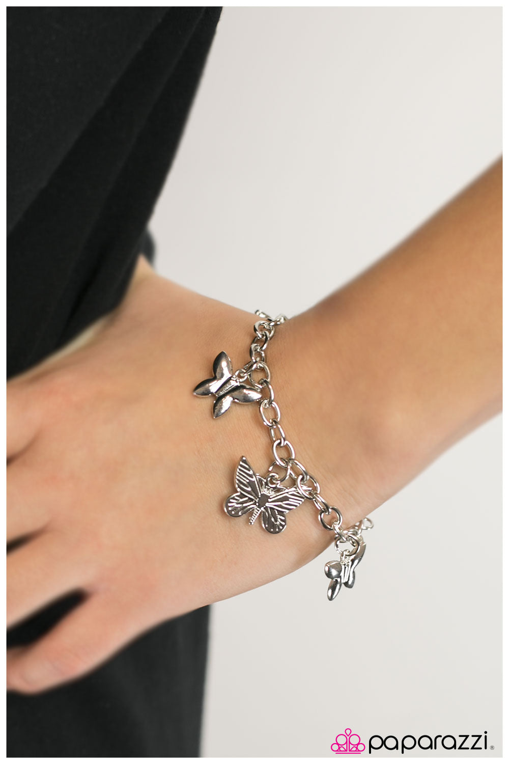 Pulsera Paparazzi ~ Danza de las Mariposas - Plata