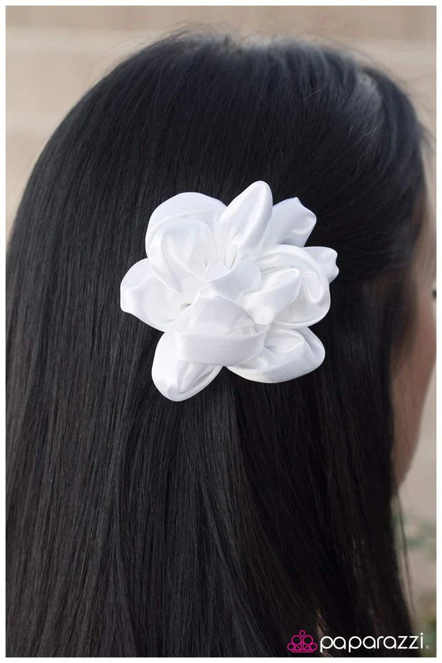 Paparazzi Hair Accessories ~ A Real Classic - White