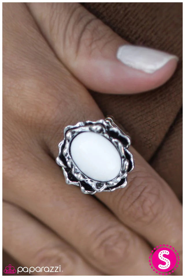 Paparazzi Ring ~ Now You See It... - White