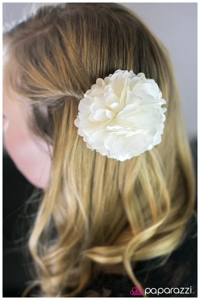 Paparazzi Hair Accessories ~ Runaway Bride - White