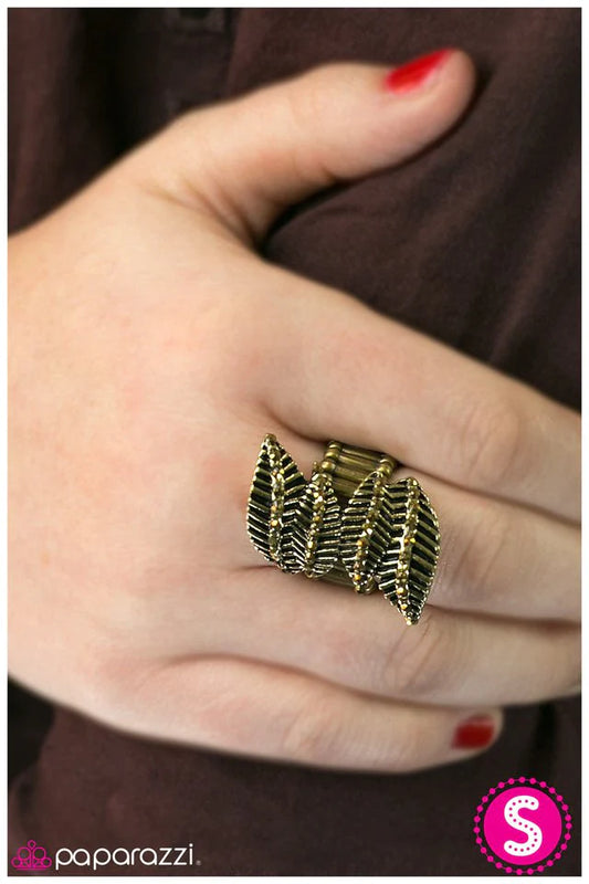 Paparazzi Ring ~ Turning Over A New Leaf - Brass