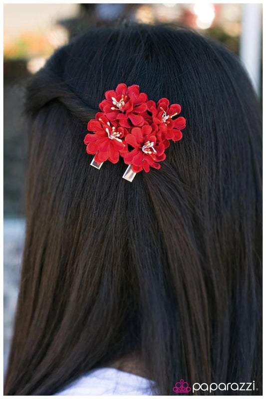 Accesorios para el cabello de Paparazzi ~ Strawberry Fields Forever - Rojo