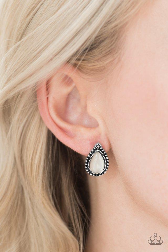 Paparazzi Post Earrings - Wouldnt GLEAM Of It - White