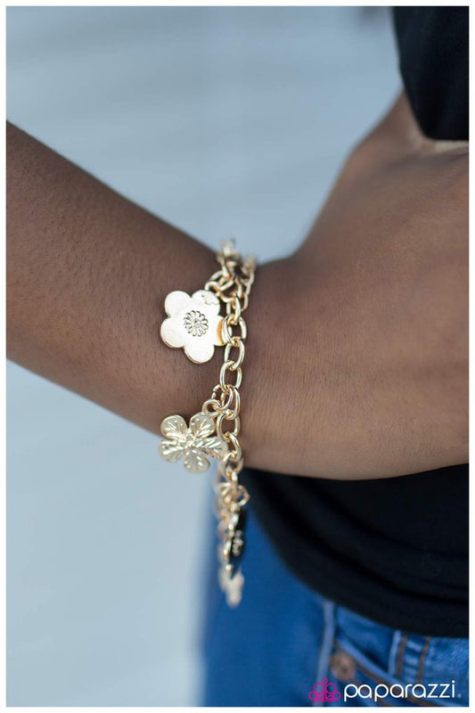 Pulsera Paparazzi ~ Envío de flores - Oro