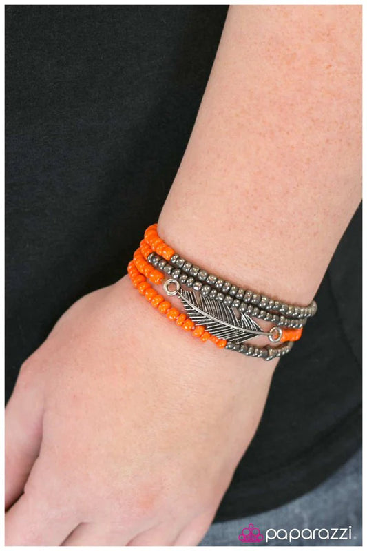 Pulsera Paparazzi ~ Flying First Class - Naranja