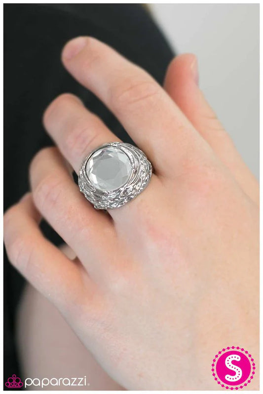 Anillo Paparazzi ~ ¿Alguien dijo brillo? - Blanco