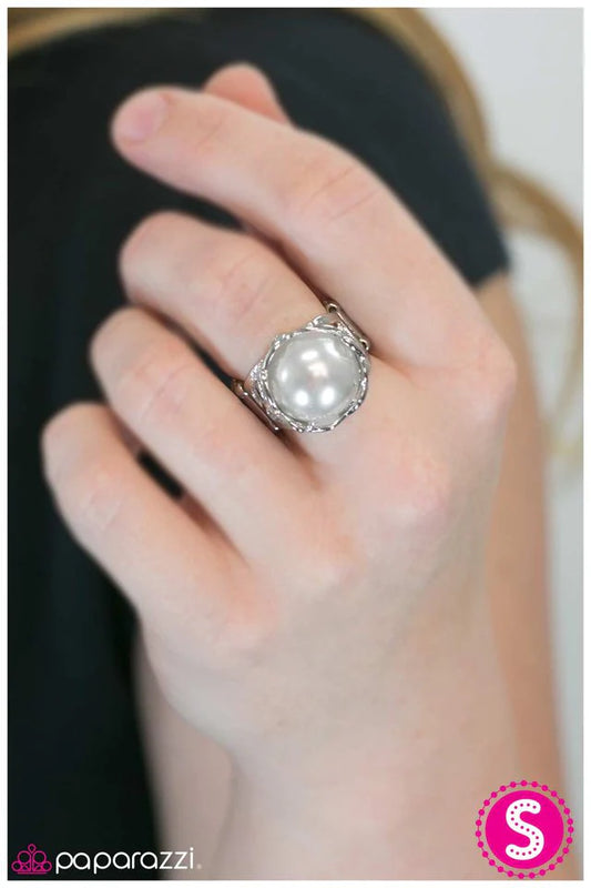 Paparazzi Ring ~ Queen of the Sea - White