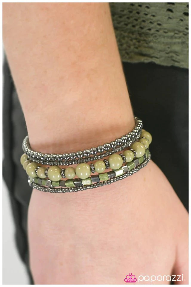 Pulsera Paparazzi ~ WRAP Star - Verde