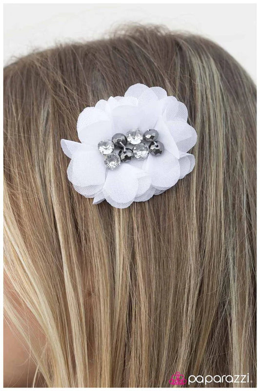 Accesorios para el cabello Paparazzi ~ Luces centelleantes - Blanco