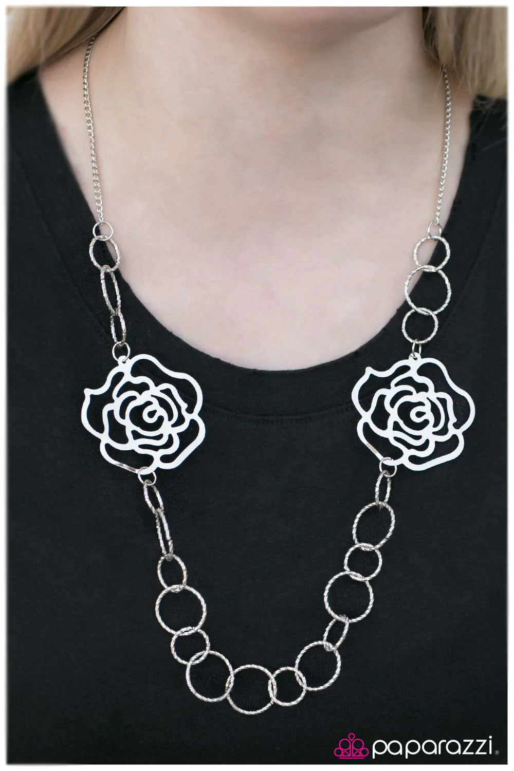 Collar Paparazzi ~ Que florezcan mil flores - Plata