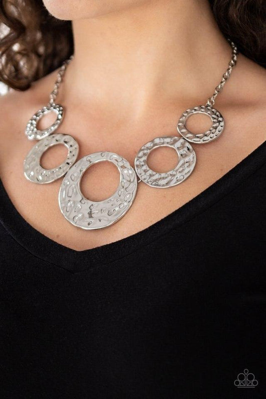 Collar Paparazzi ~ Mildly Metro - Plata