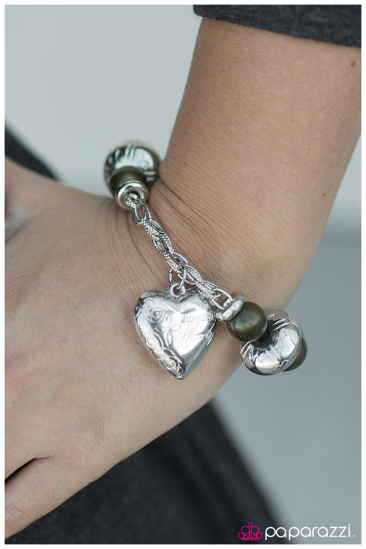 Pulsera Paparazzi ~ Take To Heart - Verde