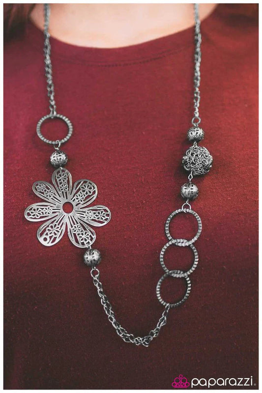 Paparazzi Necklace ~ Flower Sonata - Black