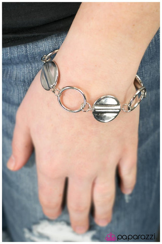 Pulsera Paparazzi ~ Espejos Mágicos - Plata