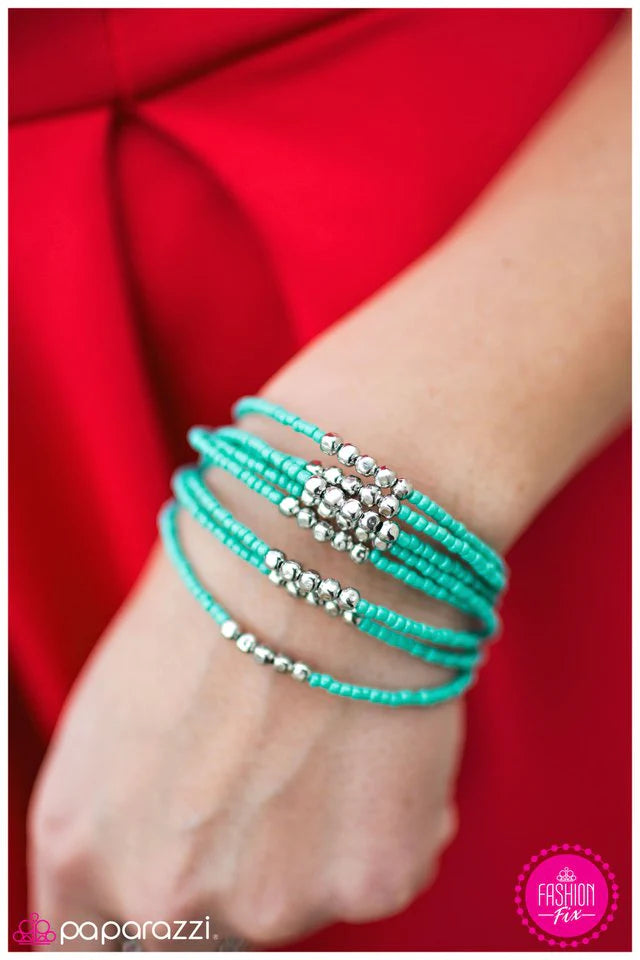 Pulsera Paparazzi ~ ¡Solo tienes que abalorios! - Azul