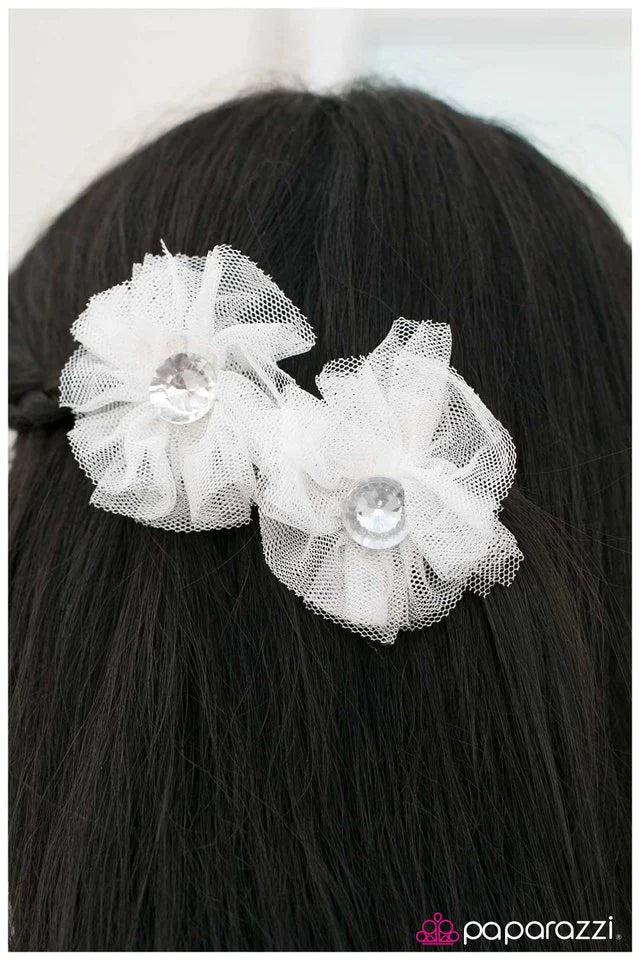 Paparazzi Hair Accessories ~ Yes, Darling - White