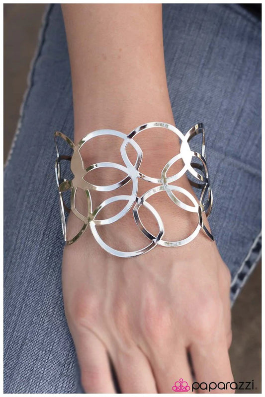 Paparazzi Bracelet ~ Modern Movement - Silver