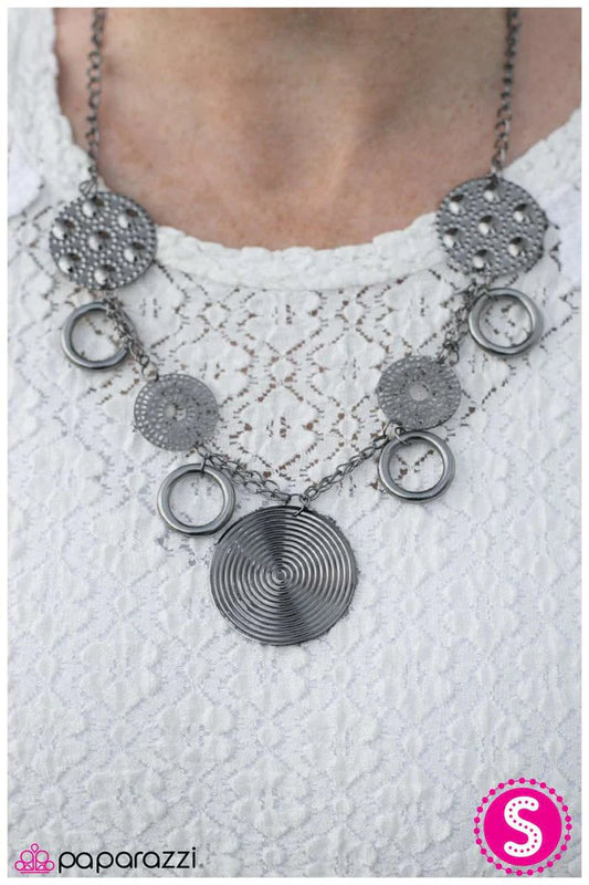Paparazzi Necklace ~ Totally In Tune - Black