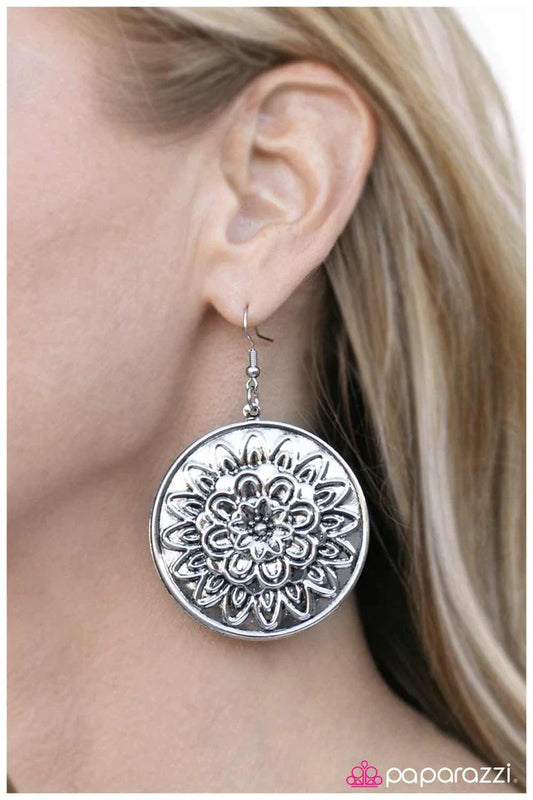 Paparazzi Earring ~ Flower Bomb - Silver