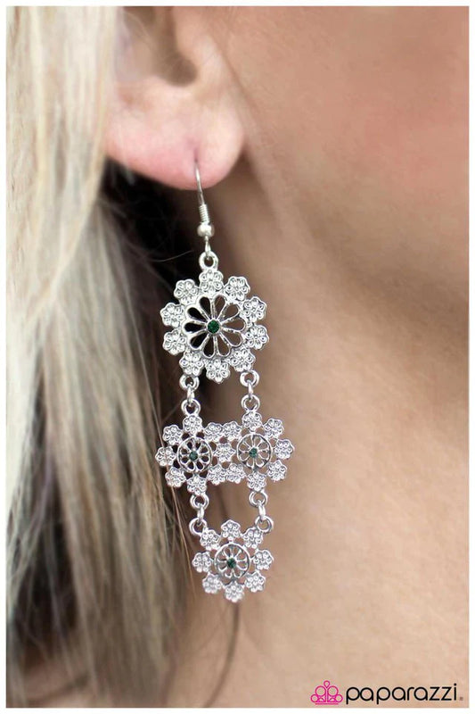 Paparazzi Earring ~ Just Chillin - Green