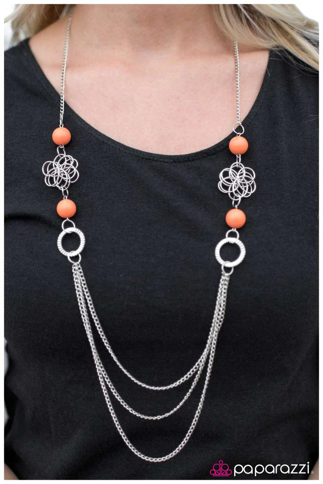 Collar de paparazzi: un hermoso desastre - naranja