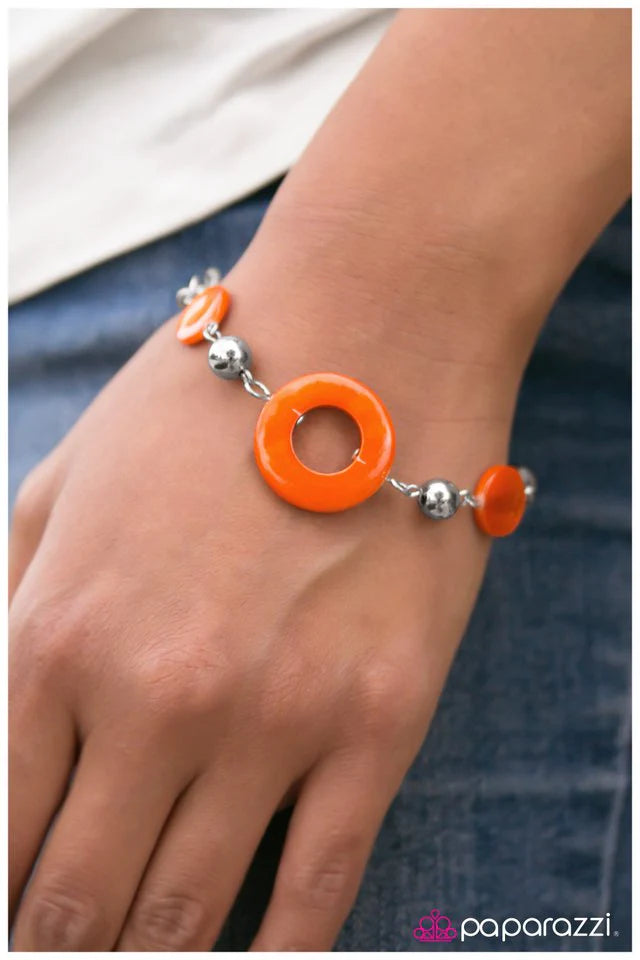 Pulsera Paparazzi ~ De costa a costa - Naranja