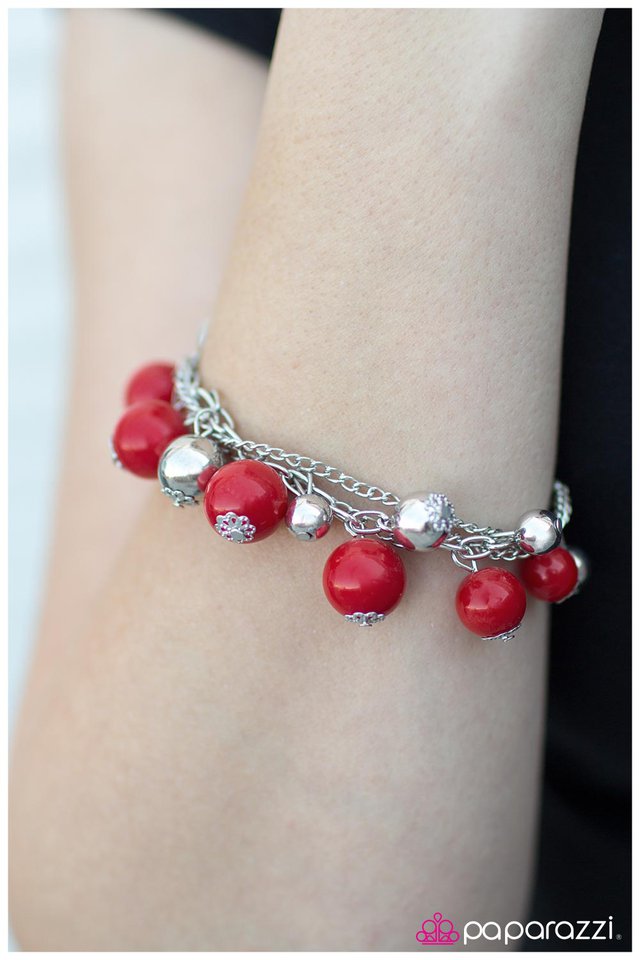 Pulsera Paparazzi ~ Ponte de pie - Rojo