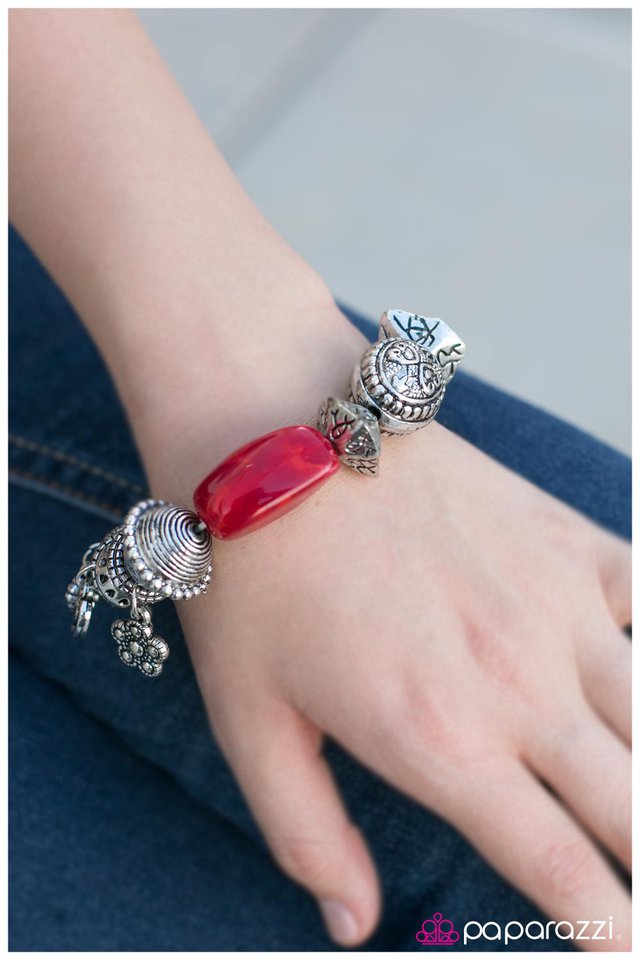 Pulsera Paparazzi ~ Dale un giro - Rojo