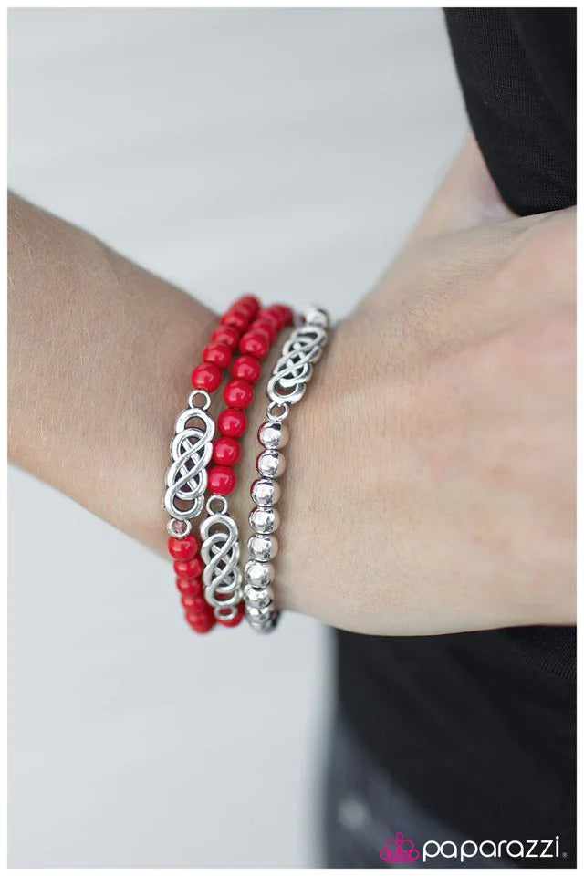 Pulsera Paparazzi ~ No End In Sight - Rojo