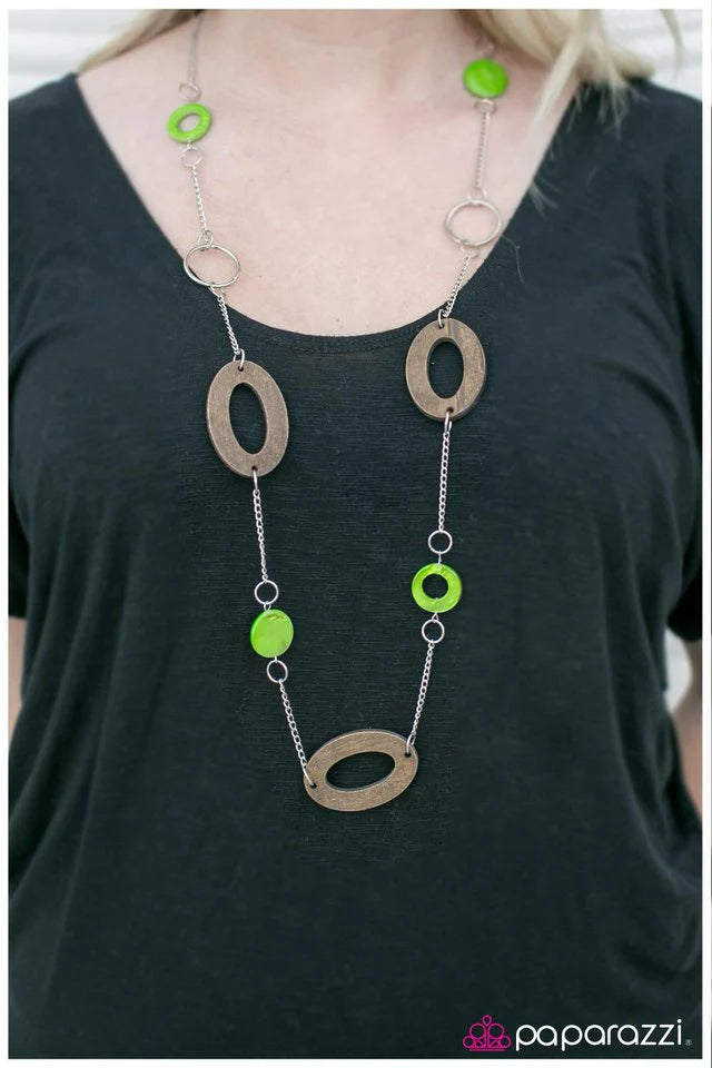 Paparazzi Necklace ~ See the Distinction? - Green