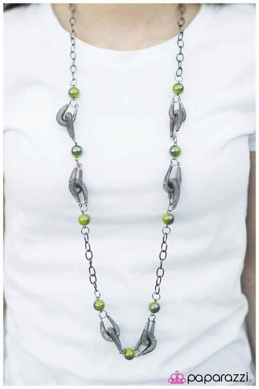 Paparazzi Necklace ~ A Spring In My Step - Green