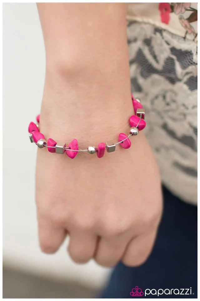 Pulsera Paparazzi ~ ¡Esto requiere una PEBBLE-bración! - Rosa