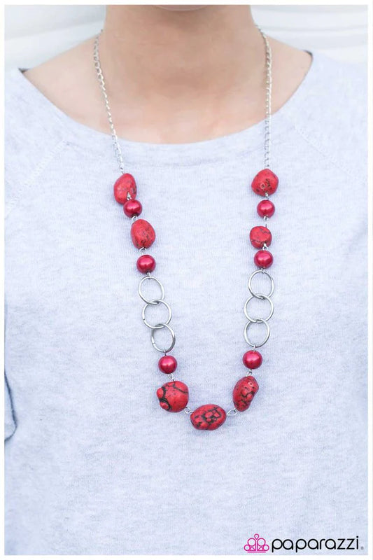 Collar Paparazzi ~ Pebble Pinnacle - Rojo