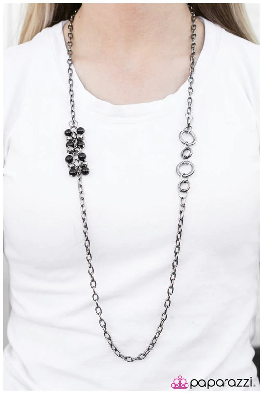 Paparazzi Necklace ~ On The Move - Black