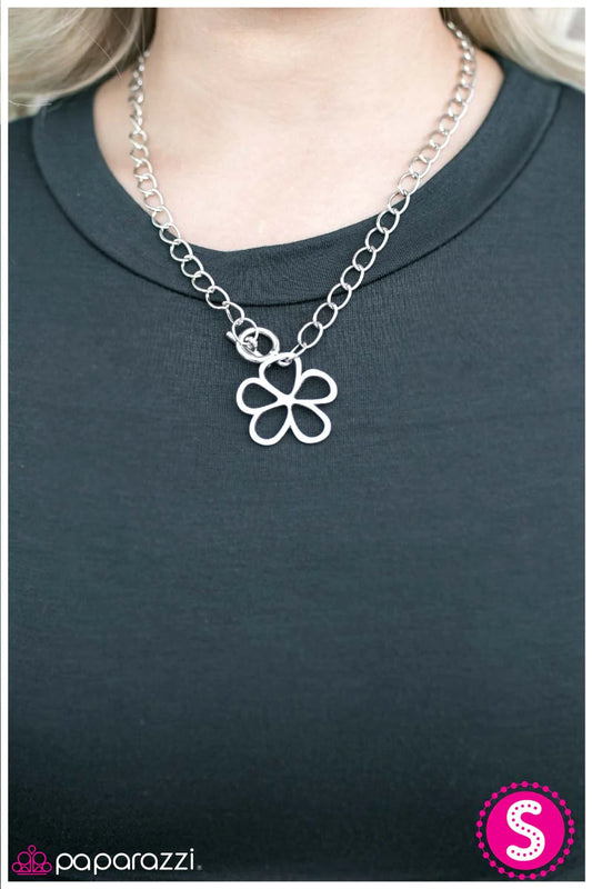 Collar Paparazzi ~ Simplemente divino - Plata